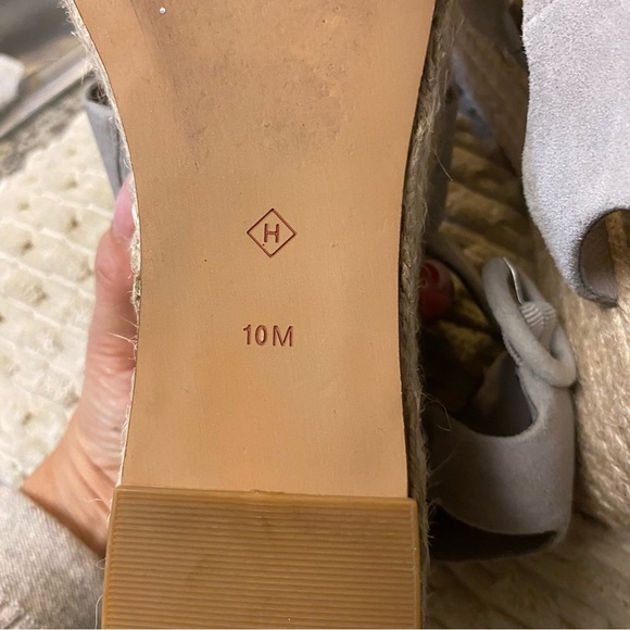 Halogen Light Grey Suede Emery Platform Espadrille sz 10 - Picture 9 of 10